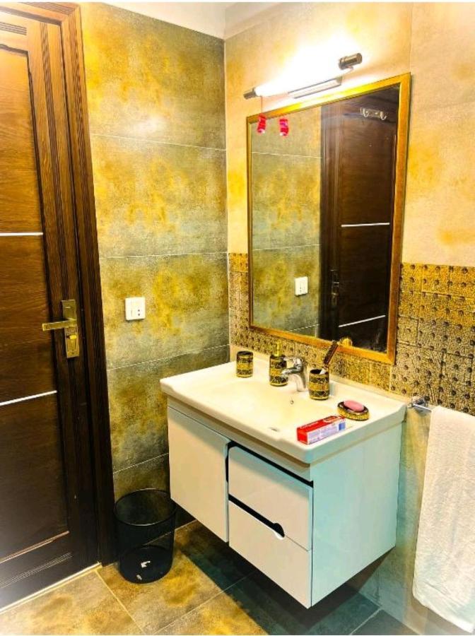 Eiffel Luxury Apartments Lahore Bagian luar foto