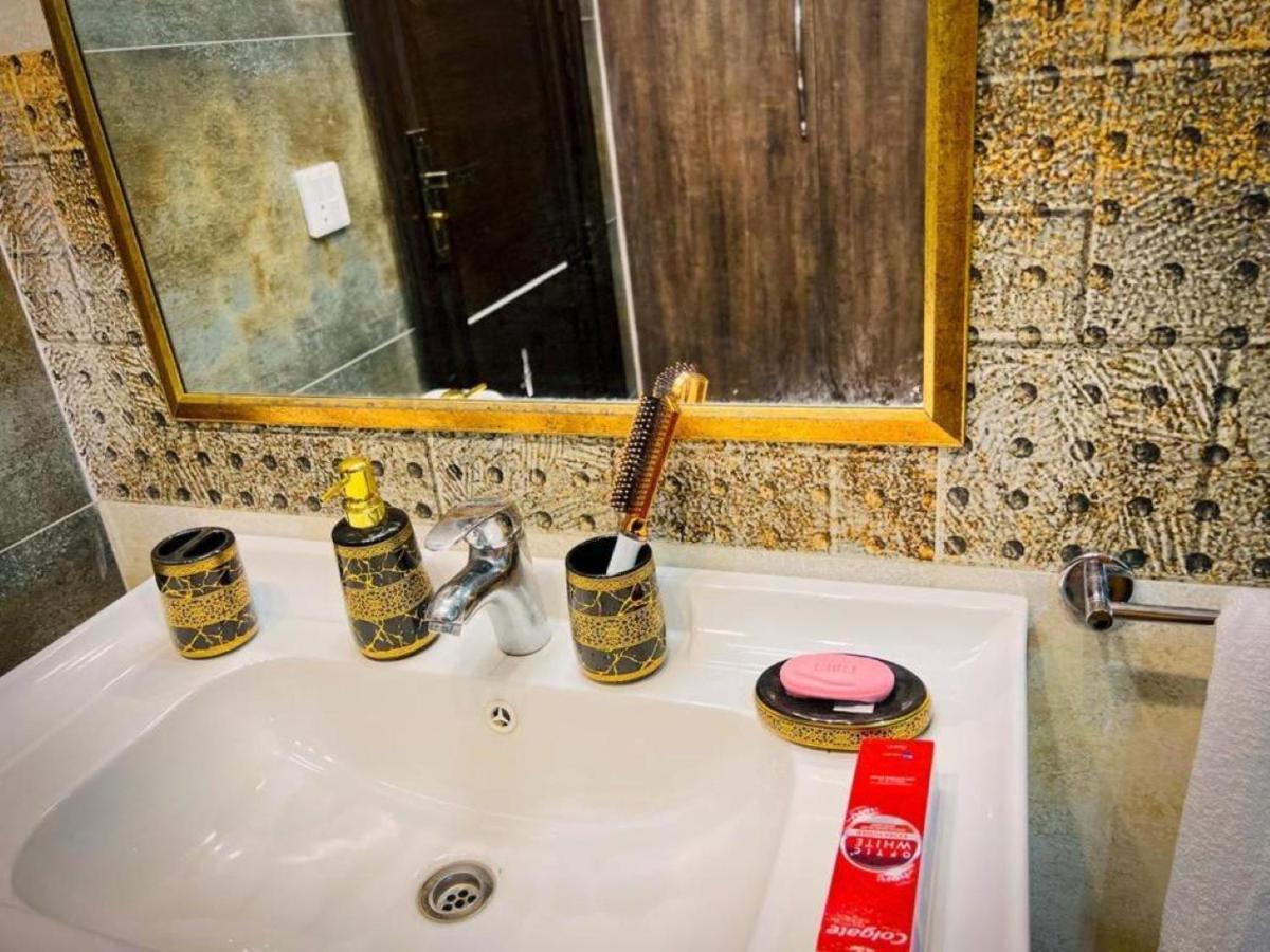 Eiffel Luxury Apartments Lahore Bagian luar foto