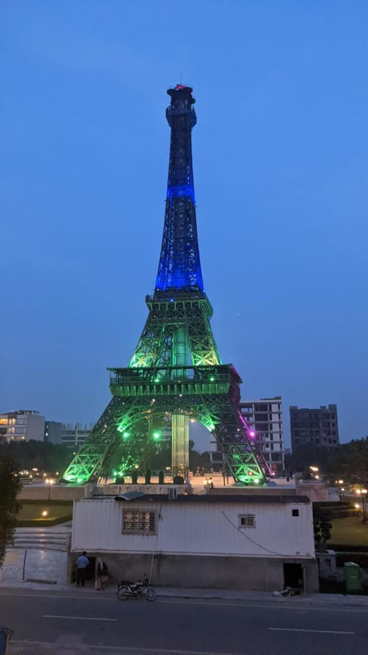 Eiffel Luxury Apartments Lahore Bagian luar foto