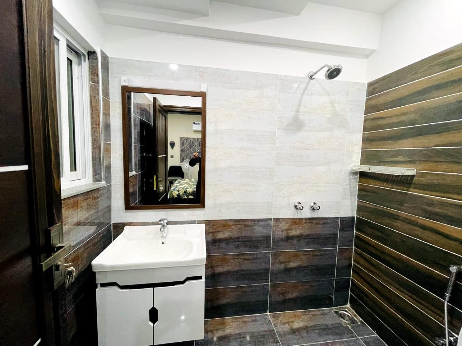 Eiffel Luxury Apartments Lahore Bagian luar foto