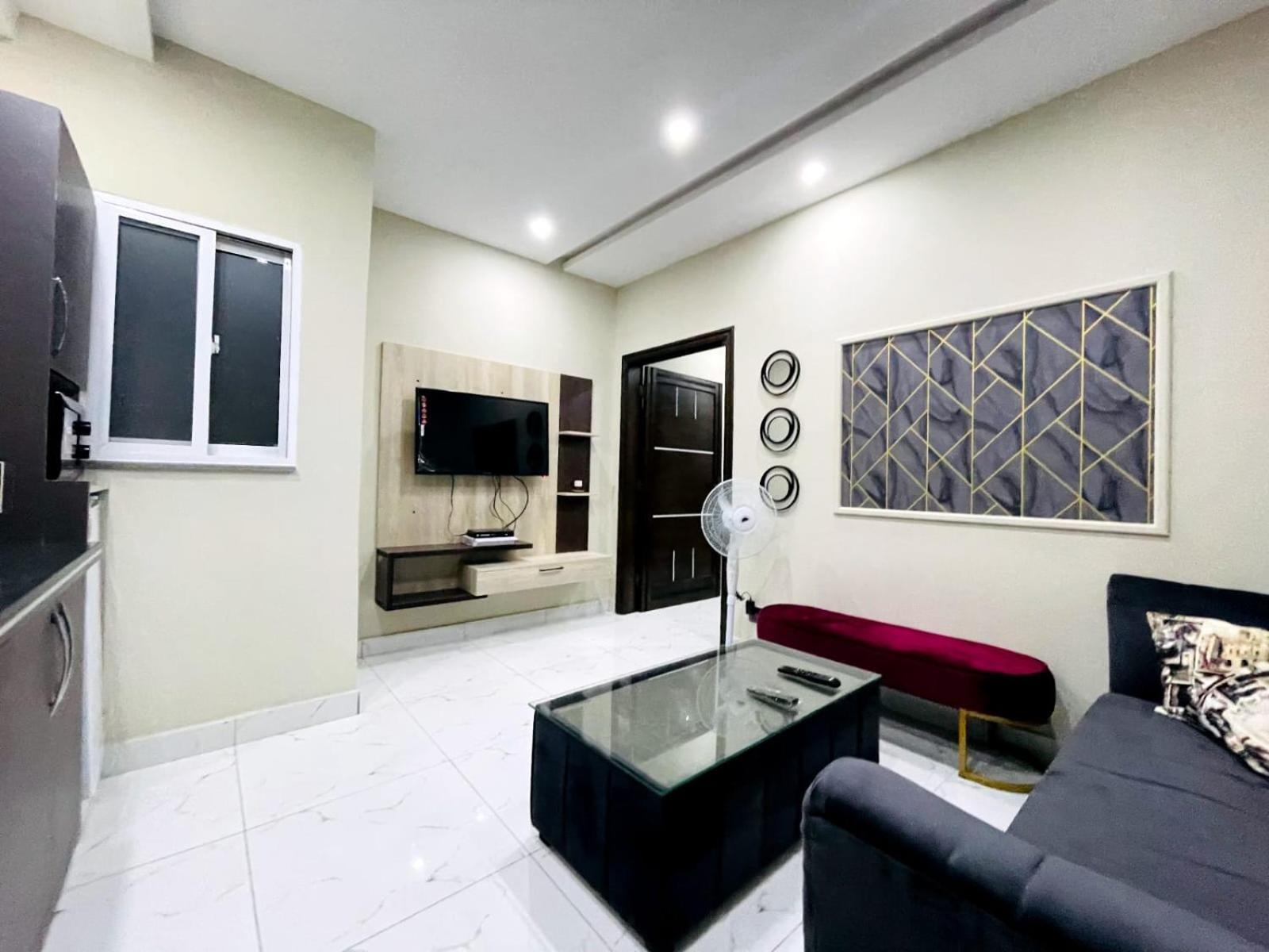 Eiffel Luxury Apartments Lahore Bagian luar foto