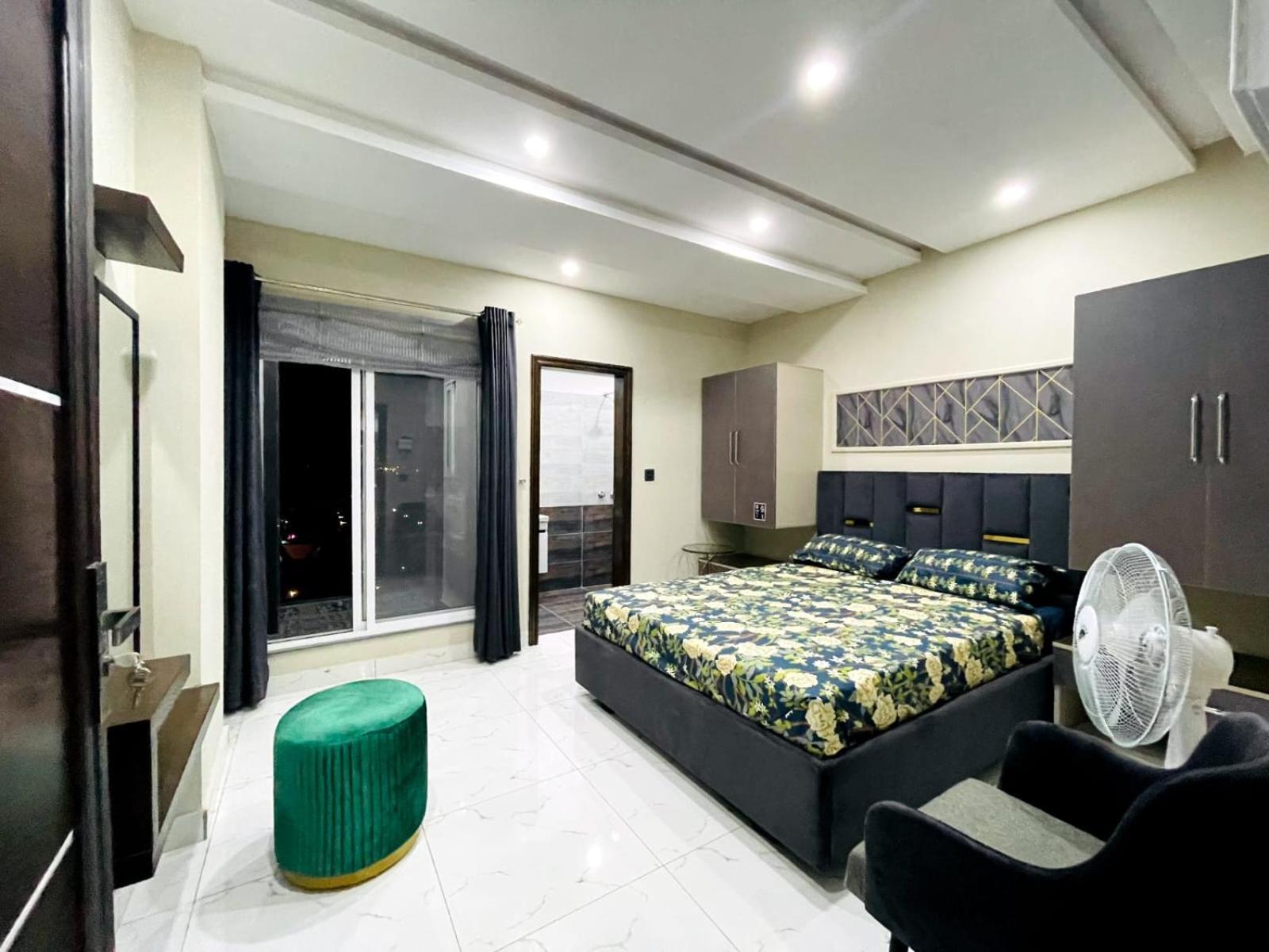 Eiffel Luxury Apartments Lahore Bagian luar foto