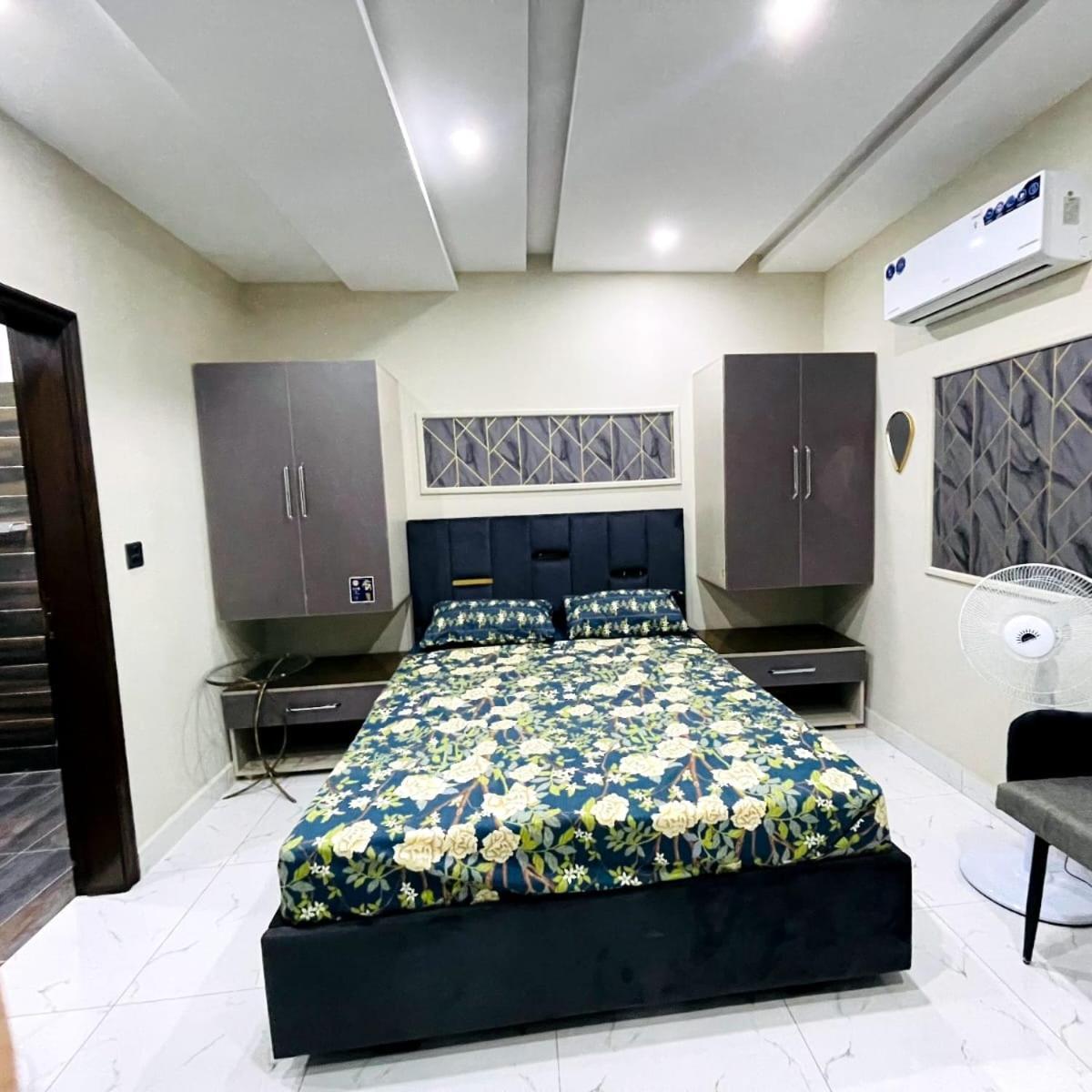 Eiffel Luxury Apartments Lahore Bagian luar foto